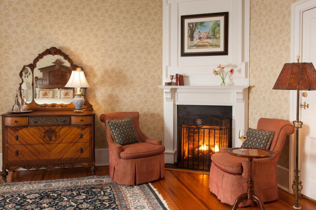 Inn At Warner Hall Gloucester Buitenkant foto