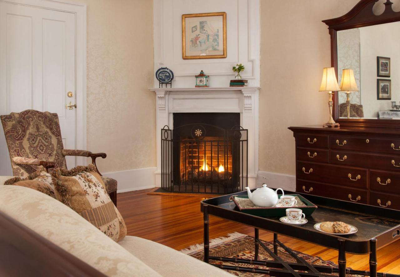 Inn At Warner Hall Gloucester Buitenkant foto