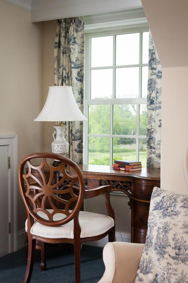 Inn At Warner Hall Gloucester Buitenkant foto